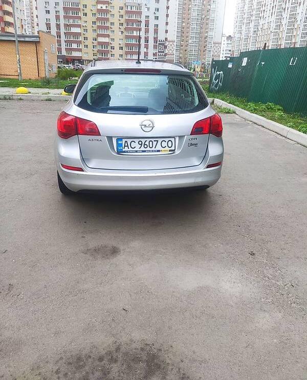Opel Astra J 2011