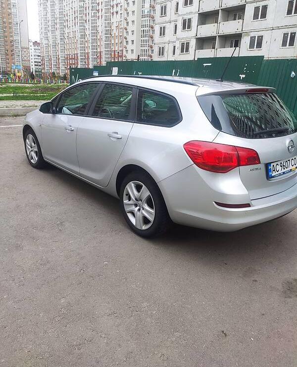 Opel Astra J 2011