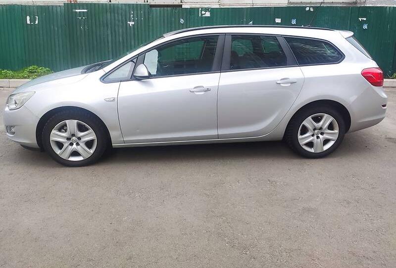 Opel Astra J 2011