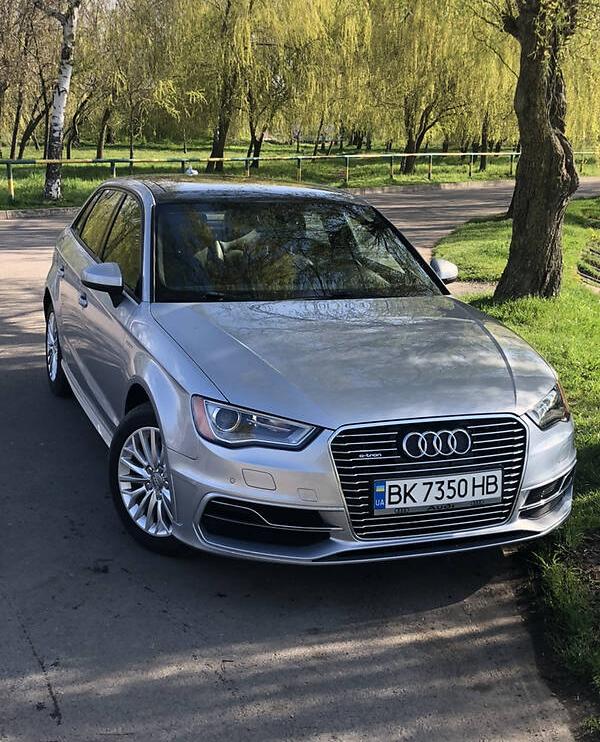 Audi A3 e tron 2015