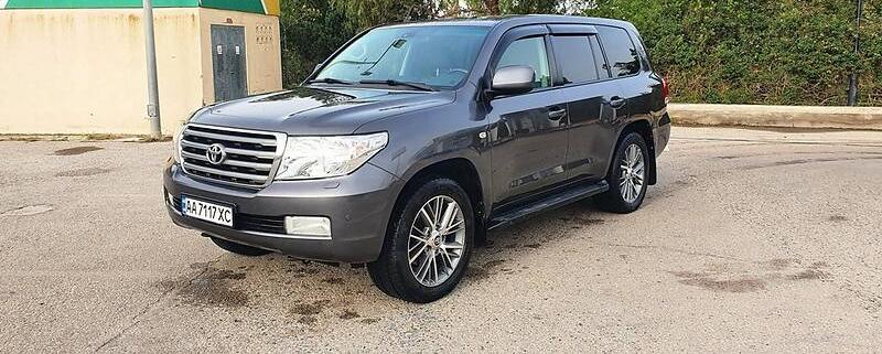 Toyota Land Cruiser 200 2010