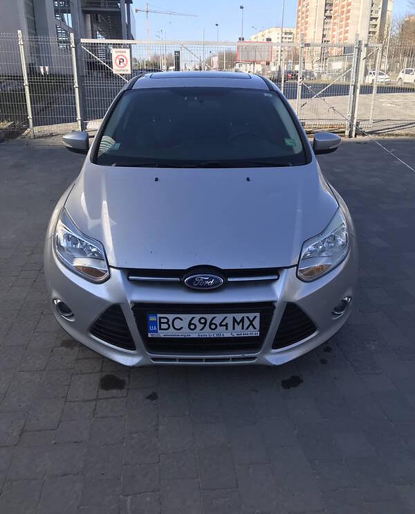 Ford Focus SE 2012