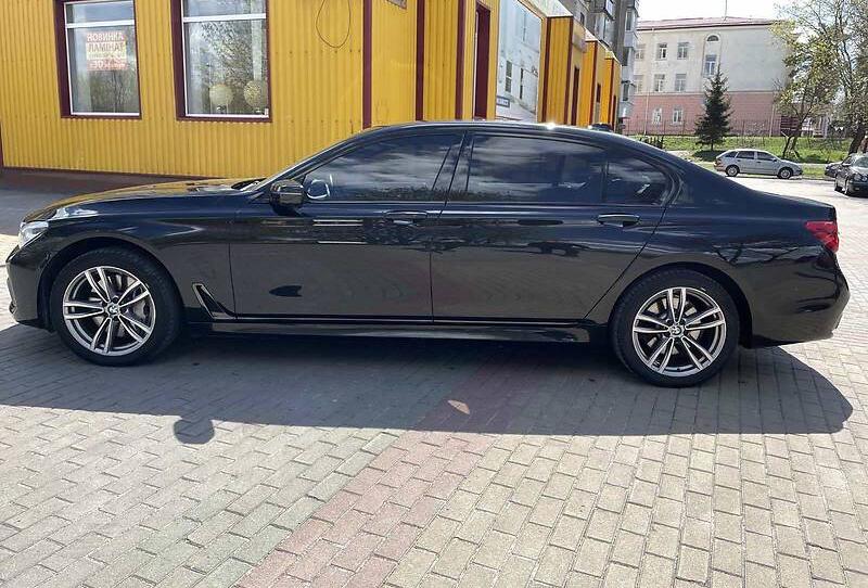 BMW 750 2015