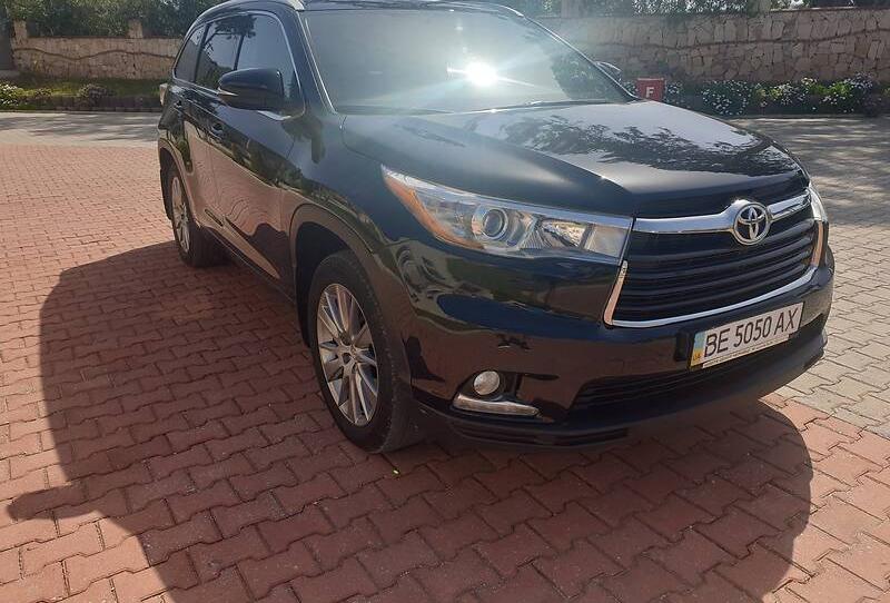 Toyota Highlander LE 3.5 AWD 2014