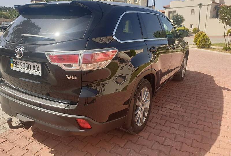 Toyota Highlander LE 3.5 AWD 2014