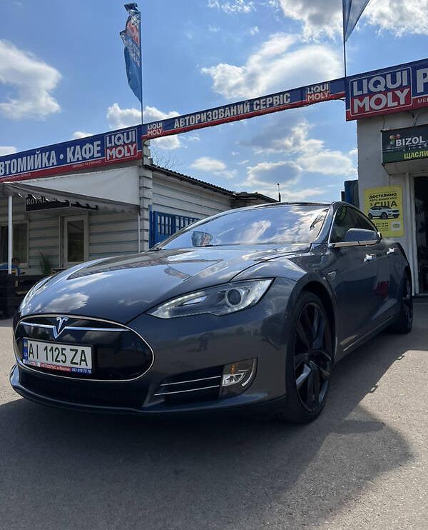 Tesla Model S 2014
