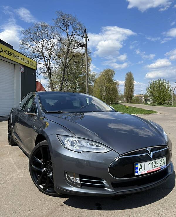 Tesla Model S 2014