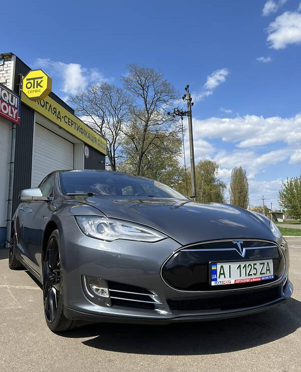 Tesla Model S 2014