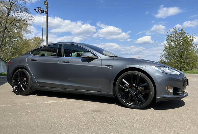 Tesla Model S 2014