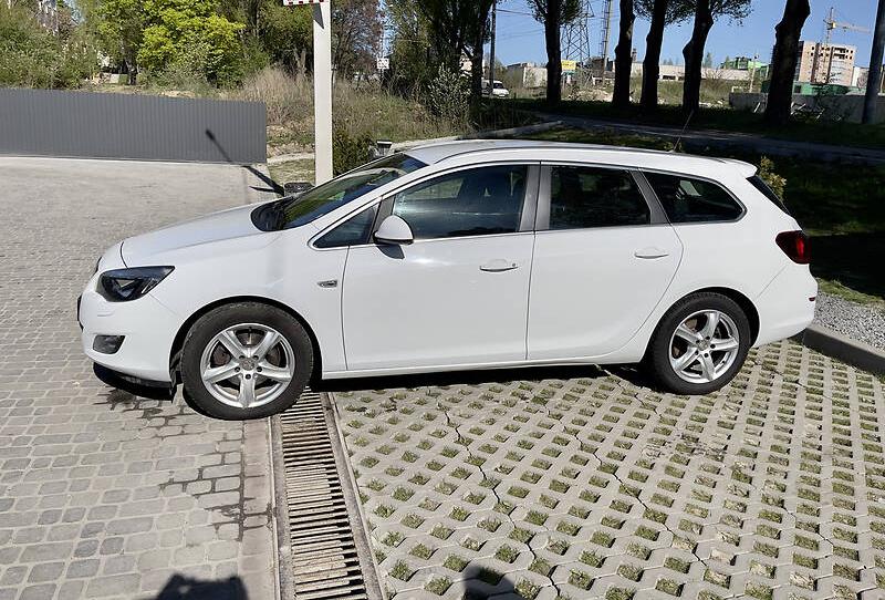 Opel Astra J 2012