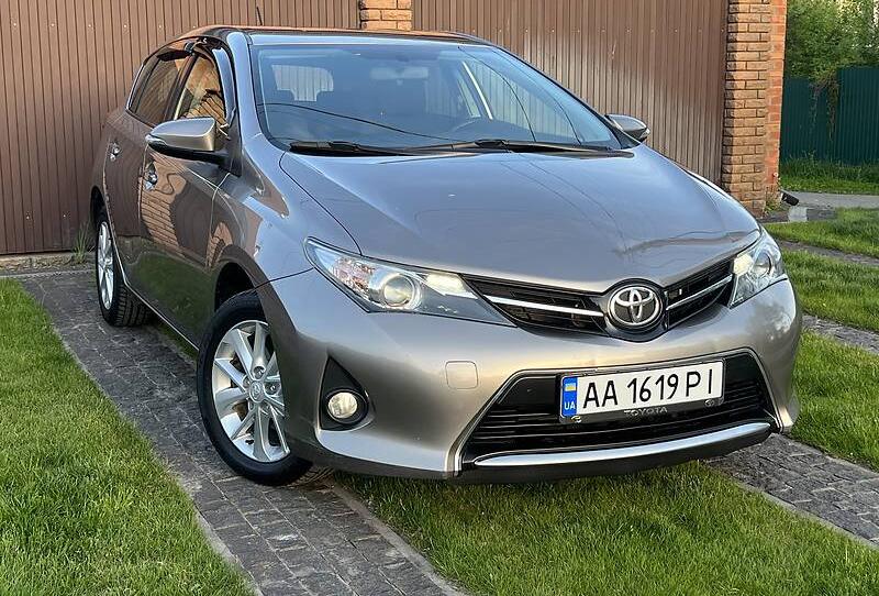 Toyota Auris 1.6AT 2013