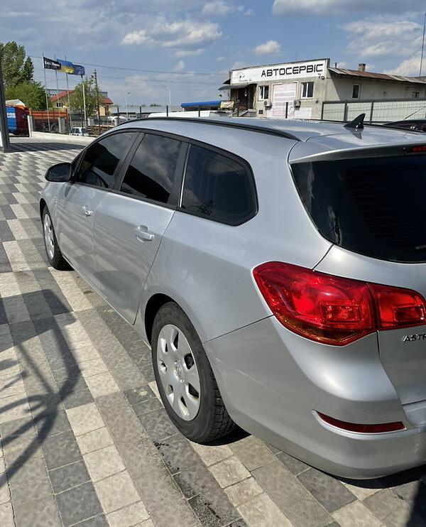 Opel Astra J 2011