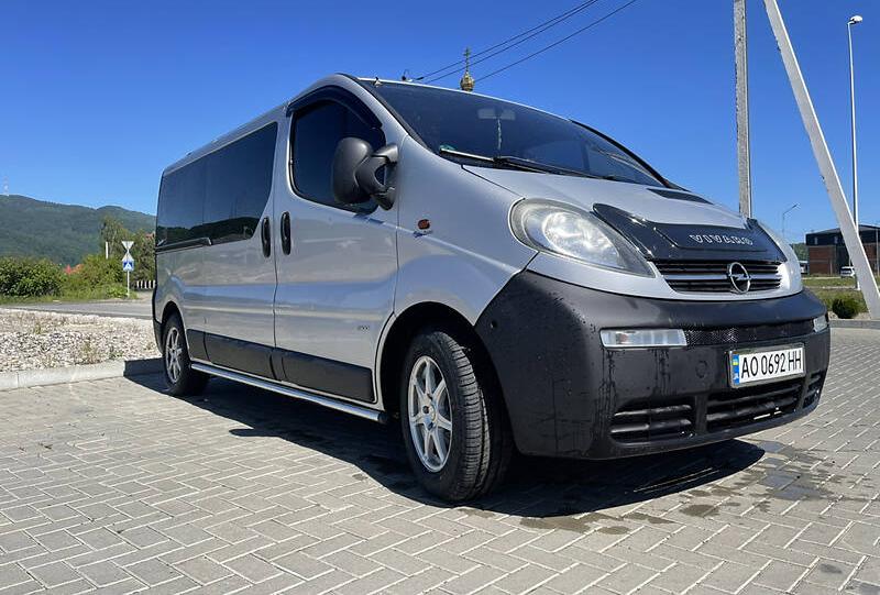 Opel Vivaro пасс. 2003