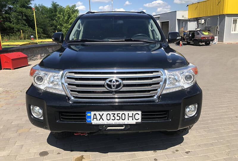 Toyota Land Cruiser 200 2012