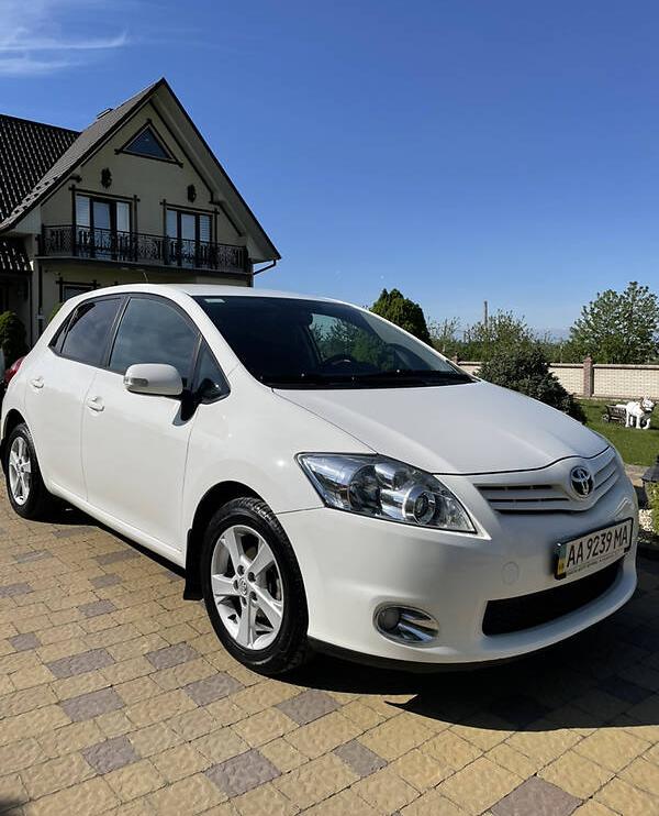 Toyota Auris Sol 2012