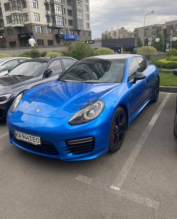 Porsche Panamera GTS 2013