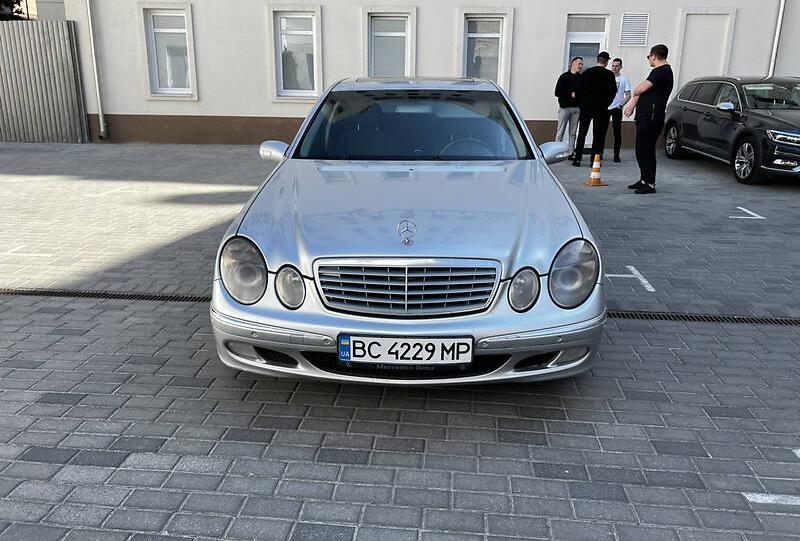 Mercedes-Benz E 220 elegance  2004
