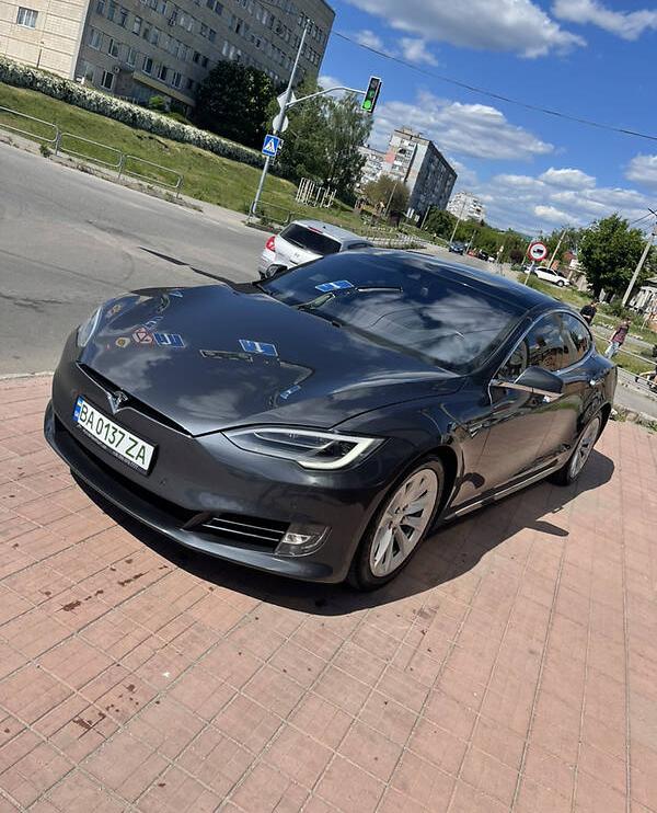 Tesla Model S 2016