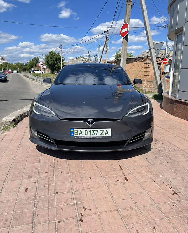 Tesla Model S 2016