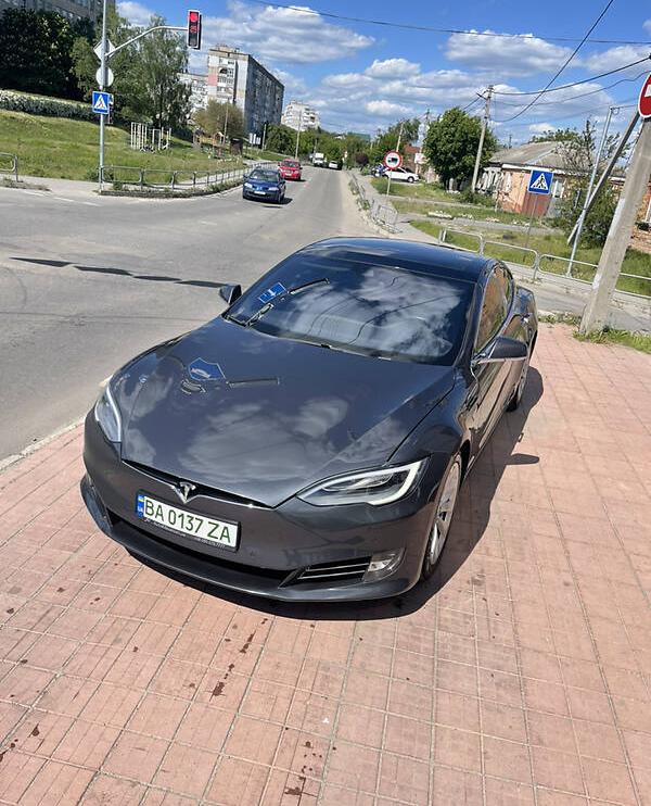 Tesla Model S 2016