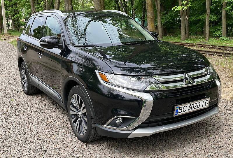 Mitsubishi Outlander 4WD SEL 2019