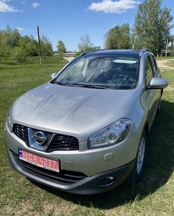 Nissan Qashqai+2 2011