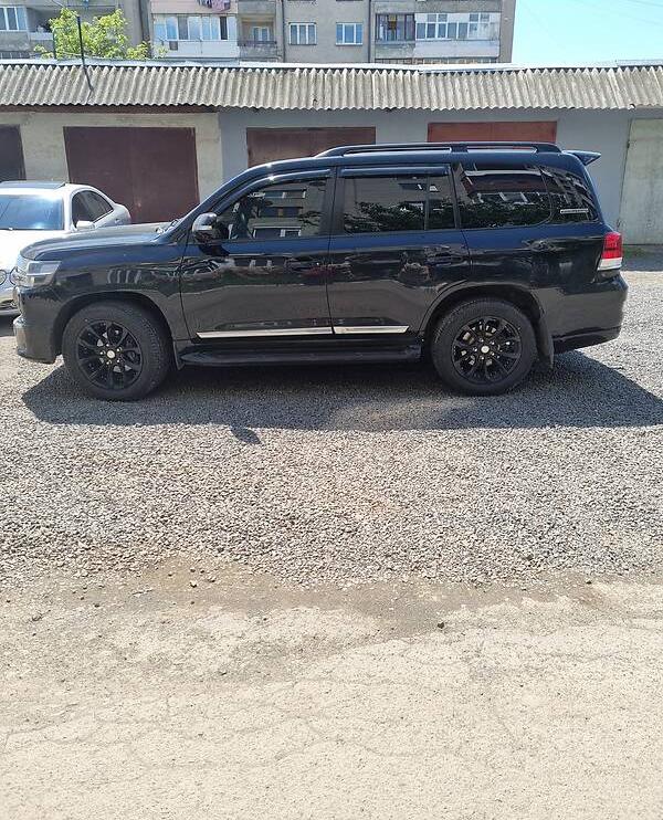 Toyota Land Cruiser 200 2011