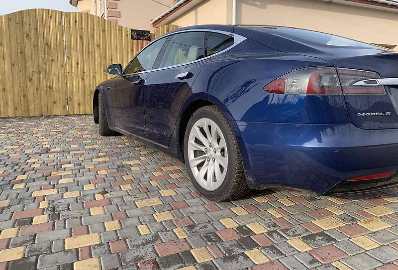Tesla Model S 2017