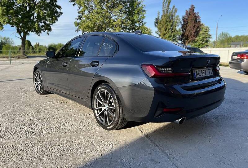 BMW 330 2019