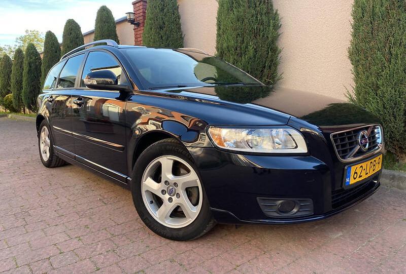 Volvo V50 MOMENTUM EDITION  2010