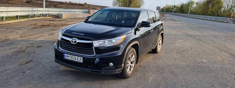 Toyota Highlander LE 2014