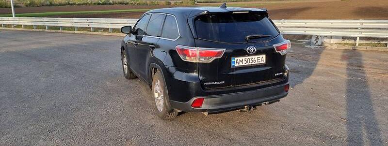 Toyota Highlander LE 2014