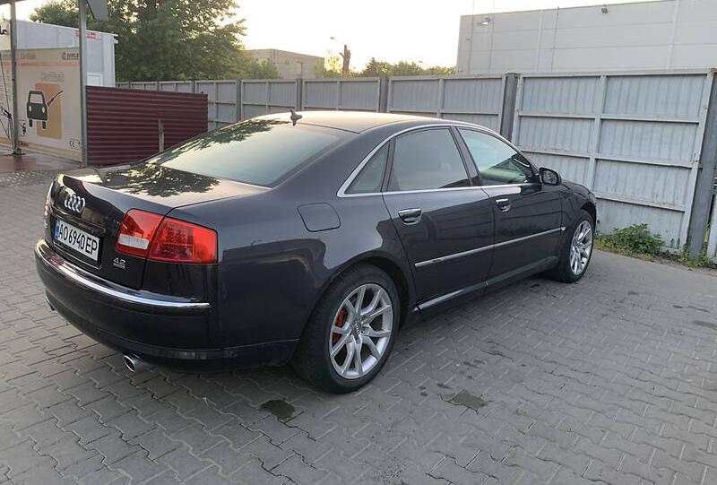 Audi A8 2004