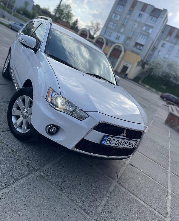 Mitsubishi Outlander XL 2011