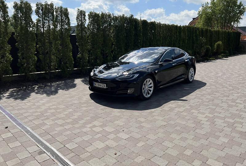 Tesla Model S 2018