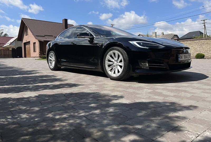 Tesla Model S 2018
