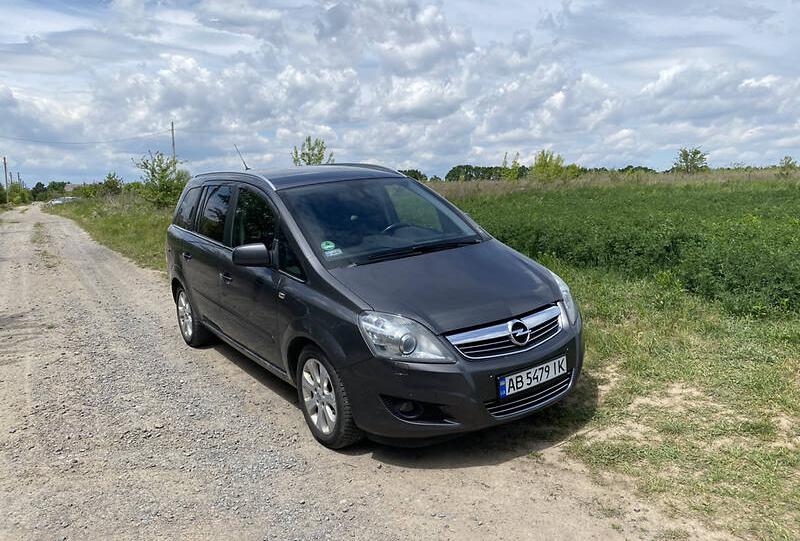 Opel Zafira cosmo 2011