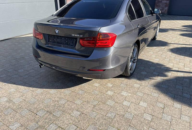 BMW 318 2012
