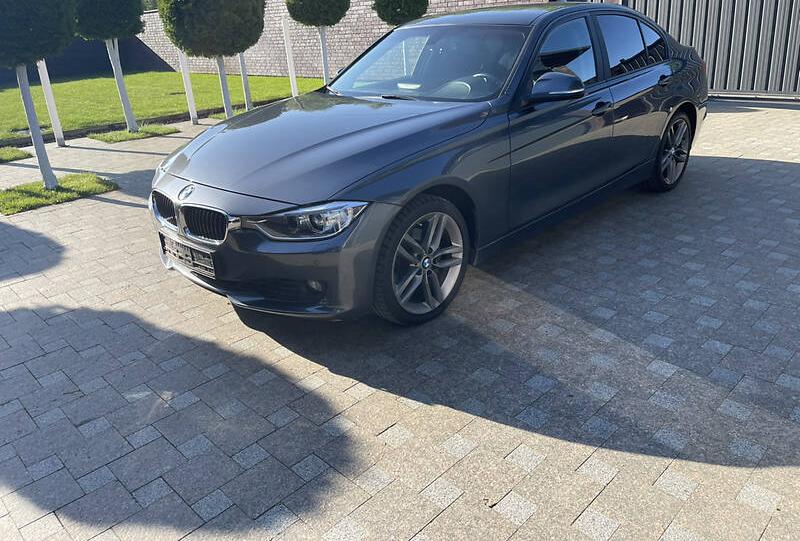 BMW 318 2012