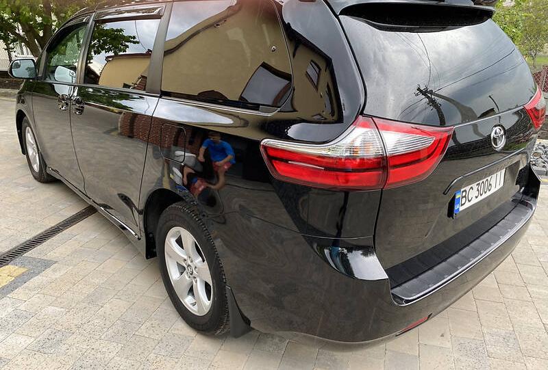 Toyota Sienna LE 2019