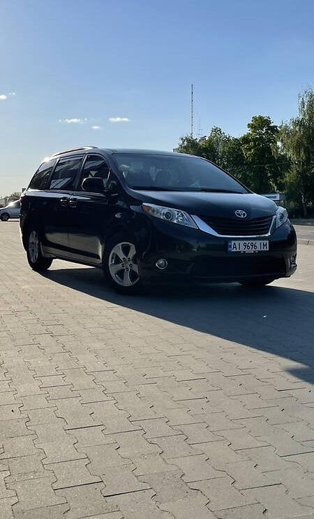 Toyota Sienna SE 2015