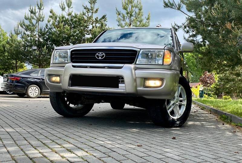 Toyota Land Cruiser 100 2000