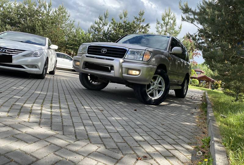 Toyota Land Cruiser 100 2000