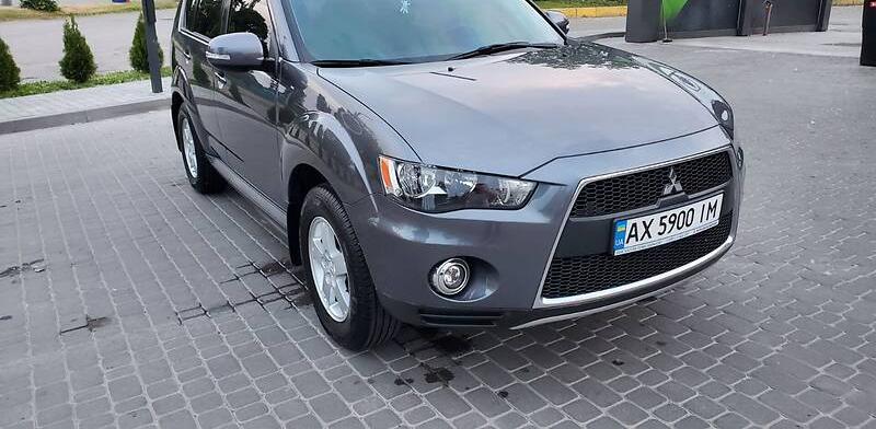 Mitsubishi Outlander XL 2011