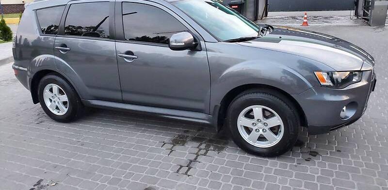 Mitsubishi Outlander XL 2011