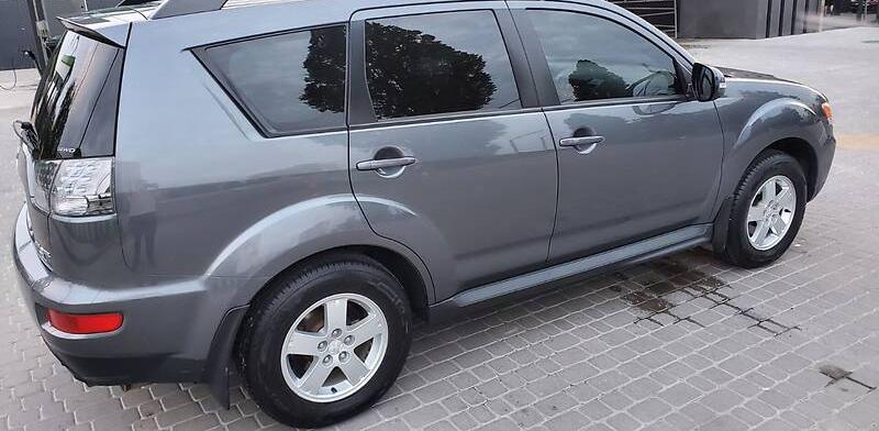 Mitsubishi Outlander XL 2011