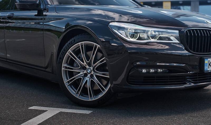 BMW 750 2016