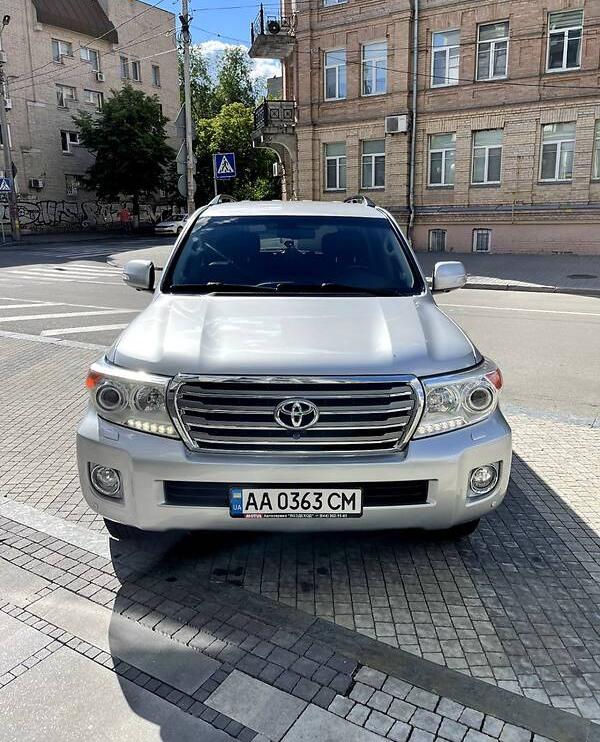 Toyota Land Cruiser 200 4.5 TD AT 2014