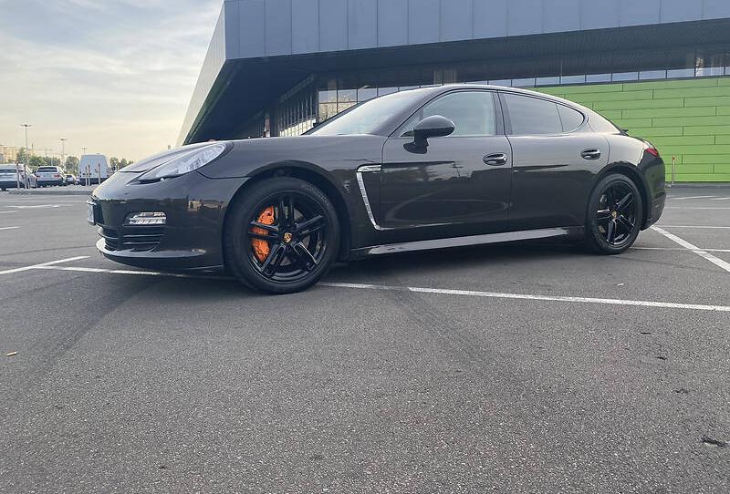 Porsche Panamera 4 AWD 2011