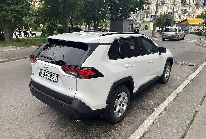 Toyota RAV4 LE 2020